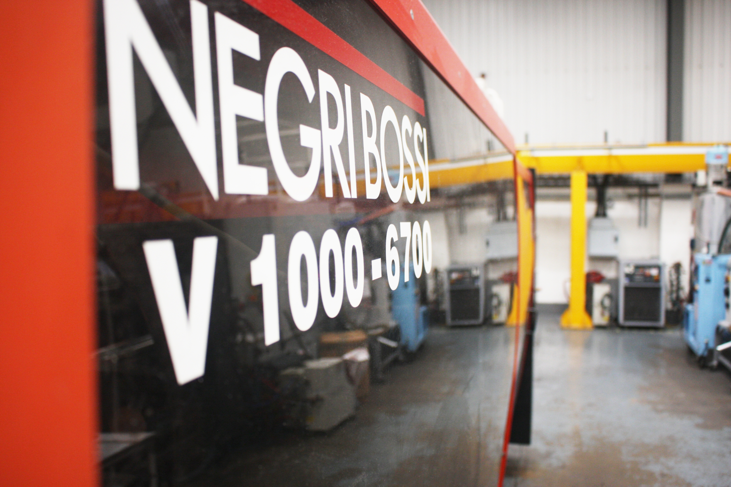 plastic injection moulding machine