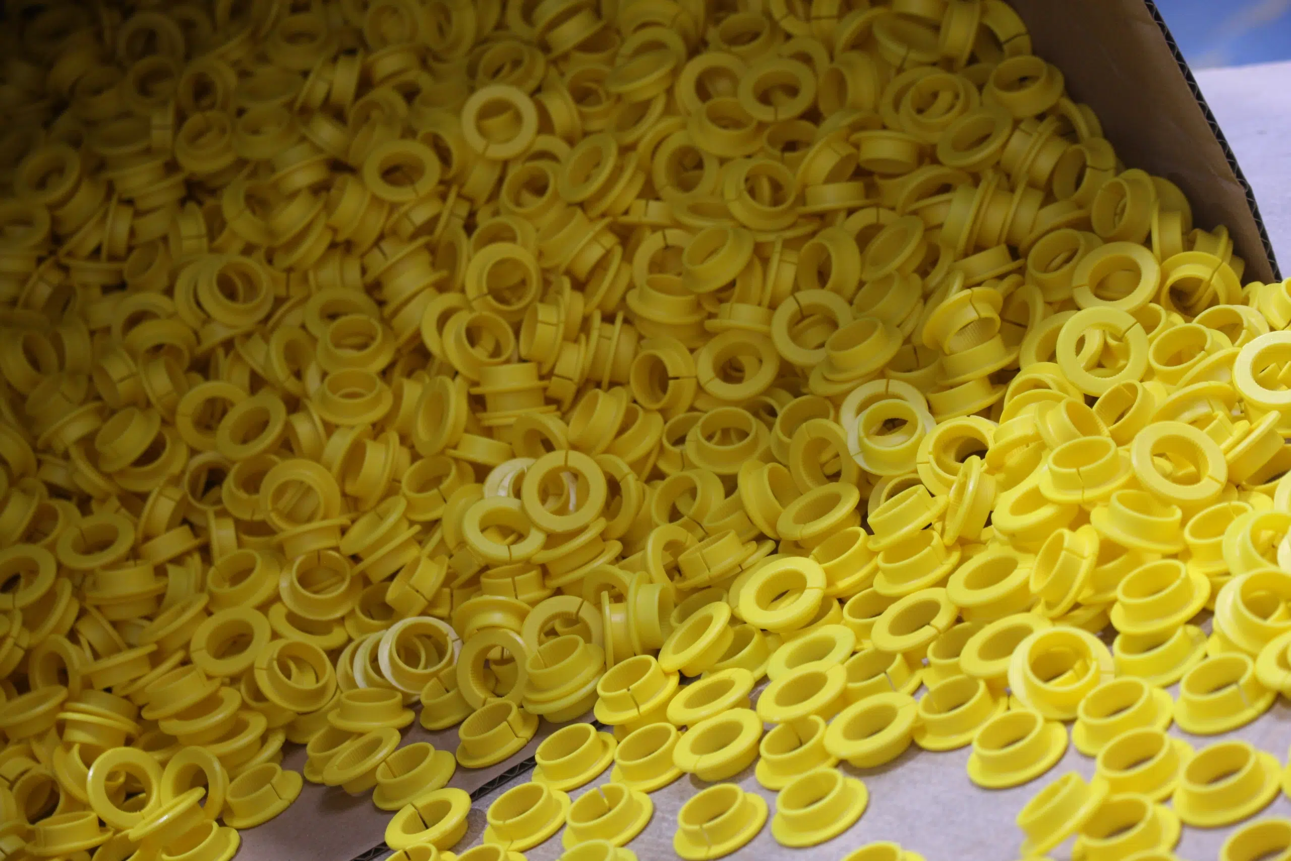 Yellow injection moulding components Yellow injection moulding components